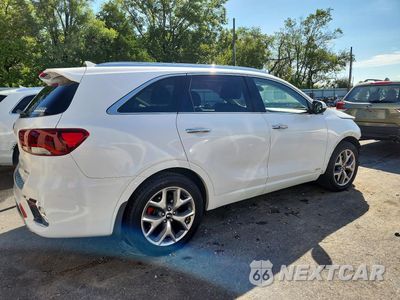 Trzecie zdjęcie samochodu z tyłu: 2019 KIA SORENTO SX V6 VIN:5XYPKDA5XKG443246 - miniatura