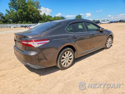 Trzecie zdjęcie samochodu z tyłu: 2019 TOYOTA CAMRY LE VIN:4T1B11HK2KU247187 - miniatura