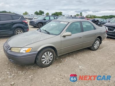 1998 TOYOTA CAMRY LE JT2BG22K4W0133084 - główne zdjęcie licytacji z USA - miniatura