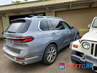 Trzecie zdjęcie samochodu z tyłu: 2025 BMW X7 XDRIVE40I VIN:5UX23EM08S9X26256 - miniatura