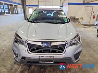 Piąte zdjęcie samochodu w środku: 2020 SUBARU FORESTER PREMIUM VIN:JF2SKAGC6LH604717 - miniatura