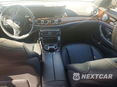 Zdjęcie 8 z 12 samochodu: 2017 MERCEDES-BENZ E 300 4MATIC VIN:WDDZF4KB3HA149901 - miniatura