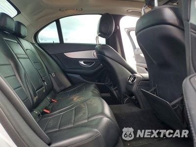 Zdjęcie 10 z 13 samochodu: 2015 MERCEDES-BENZ C 300 4MATIC VIN:55SWF4KB4FU024809 - miniatura
