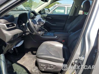 Zdjęcie 7 z 12 samochodu: 2021 TOYOTA HIGHLANDER XLE VIN:5TDGZRAH3MS525859 - miniatura