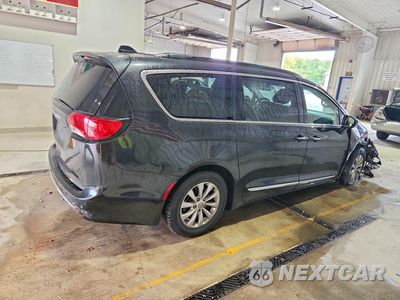 Trzecie zdjęcie samochodu z tyłu: 2017 CHRYSLER PACIFICA TOURING L VIN:2C4RC1BG0HR831854 - miniatura
