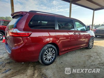 Trzecie zdjęcie samochodu z tyłu: 2018 TOYOTA SIENNA XLE 8-PASSENGER VIN:5TDYZ3DC6JS936170 - miniatura