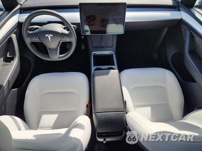 Zdjęcie 8 z 13 samochodu: 2024 TESLA MODEL Y VIN:7SAYGDED1RA313347 - miniatura