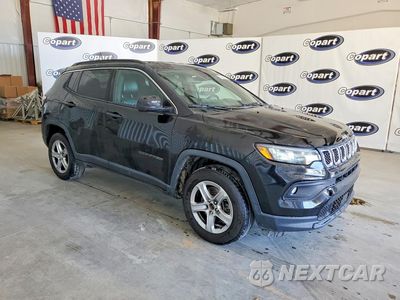 Czwarte zdjęcie samochodu z boku: 2024 JEEP COMPASS LATITUDE VIN:3C4NJDBN1RT607852 - miniatura