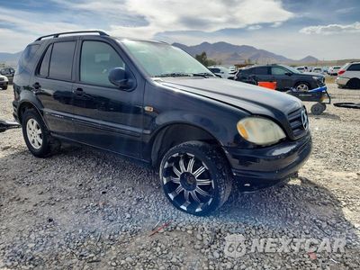Czwarte zdjęcie samochodu z boku: 1999 MERCEDES-BENZ ML 430 VIN:4JGAB72E3XA083259 - miniatura