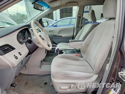 Zdjęcie 7 z 13 samochodu: 2014 TOYOTA SIENNA LE VIN:5TDKK3DC9ES512790 - miniatura