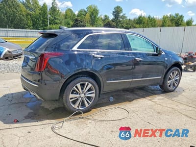 Trzecie zdjęcie samochodu z tyłu: 2026 CADILLAC XT5 PREMIUM LUXURY VIN:1GYKNCRS3TZ111068 - miniatura