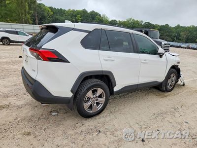 Trzecie zdjęcie samochodu z tyłu: 2024 TOYOTA RAV4 XLE VIN:2T3W1RFV3RC301130 - miniatura
