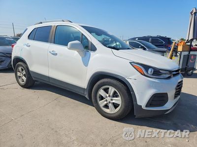 Czwarte zdjęcie samochodu z boku: 2020 CHEVROLET TRAX 1LT VIN:KL7CJLSB1LB075791 - miniatura