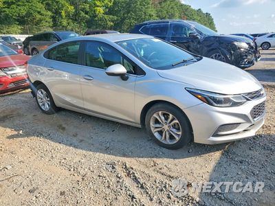 Czwarte zdjęcie samochodu z boku: 2019 CHEVROLET CRUZE LT VIN:1G1BE5SM3K7145592 - miniatura