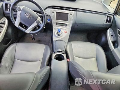 Zdjęcie 8 z 12 samochodu: 2013 TOYOTA PRIUS FOUR VIN:JTDKN3DU1D5597628 - miniatura