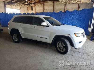 Czwarte zdjęcie samochodu z boku: 2020 JEEP GRAND CHEROKEE LAREDO VIN:1C4RJFAG1LC159633 - miniatura