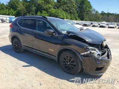 Czwarte zdjęcie samochodu z boku: 2017 NISSAN ROGUE SV VIN:5N1AT2MT0HC771009 - miniatura
