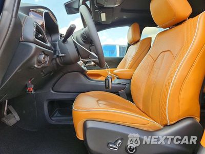 Zdjęcie 7 z 13 samochodu: 2023 CHRYSLER PACIFICA PINNACLE VIN:2C4RC1PG7PR501040 - miniatura