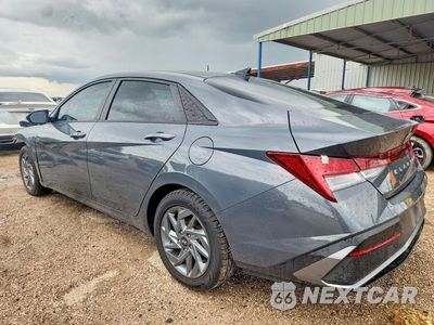 Drugie zdjęcie samochodu z przodu: 2024 HYUNDAI ELANTRA BLUE VIN:KMHLM4DJ3RU106665 - miniatura