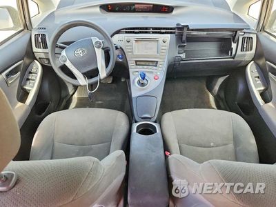Zdjęcie 8 z 12 samochodu: 2013 TOYOTA PRIUS ONE VIN:JTDKN3DU4D1713153 - miniatura