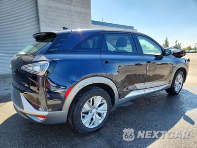 Trzecie zdjęcie samochodu z tyłu: 2022 HYUNDAI NEXO BLUE VIN:KM8J74A67NU025578 - miniatura