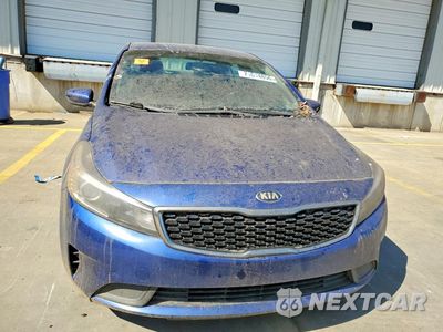 Piąte zdjęcie samochodu w środku: 2017 KIA FORTE S VIN:3KPFL4A73HE050754 - miniatura