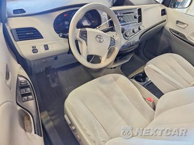 Zdjęcie 8 z 13 samochodu: 2011 TOYOTA SIENNA LE VIN:5TDKK3DC0BS036926 - miniatura