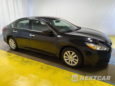 Czwarte zdjęcie samochodu z boku: 2018 NISSAN ALTIMA 2.5 S VIN:1N4AL3AP4JC154984 - miniatura