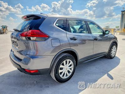 Trzecie zdjęcie samochodu z tyłu: 2017 NISSAN ROGUE S VIN:KNMAT2MT4HP569092 - miniatura