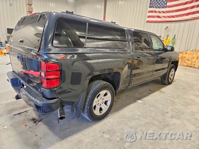 Trzecie zdjęcie samochodu z tyłu: 2018 CHEVROLET SILVERADO K1500 LT VIN:3GCUKREC0JG459643 - miniatura