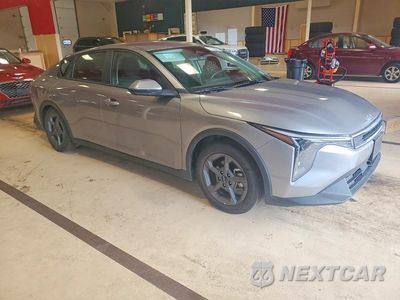 Czwarte zdjęcie samochodu z boku: 2026 KIA K4 LXS VIN:3KPFT4DE5TE276233 - miniatura