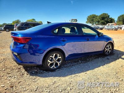 Trzecie zdjęcie samochodu z tyłu: 2020 KIA FORTE LXS VIN:3KPF24AD1LE224886 - miniatura