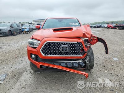 Piąte zdjęcie samochodu w środku: 2018 TOYOTA TACOMA TRD SPORT VIN:3TMCZ5AN0JM151381 - miniatura