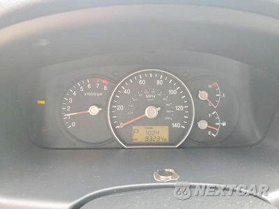 Zdjęcie 9 z 13 samochodu: 2009 KIA RONDO BASE VIN:KNAFG528X97275317 - miniatura