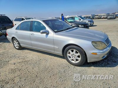 Czwarte zdjęcie samochodu z boku: 2002 MERCEDES-BENZ S 430 VIN:WDBNG70J32A292239 - miniatura
