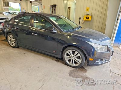 Czwarte zdjęcie samochodu z boku: 2013 CHEVROLET CRUZE LTZ VIN:1G1PG5SB0D7318499 - miniatura