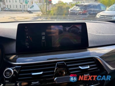 Zdjęcie 8 z 11 samochodu: 2019 BMW 5ER I VIN:WBAJA5C51KWW02943 - miniatura