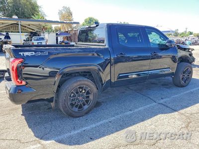 Trzecie zdjęcie samochodu z tyłu: 2025 TOYOTA TUNDRA PLATINUM VIN:5TFWA5DB3SX257499 - miniatura