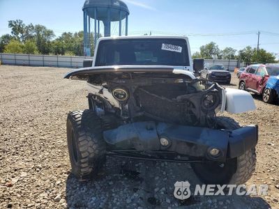 Piąte zdjęcie samochodu w środku: 2016 JEEP WRANGLER UNLIMITED SAHARA VIN:1C4BJWEG6GL221240 - miniatura