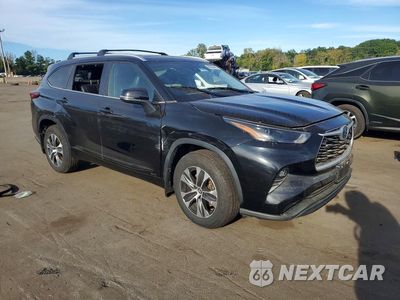 Czwarte zdjęcie samochodu z boku: 2023 TOYOTA HIGHLANDER HYBRID XLE VIN:5TDKBRCHXPS113535 - miniatura