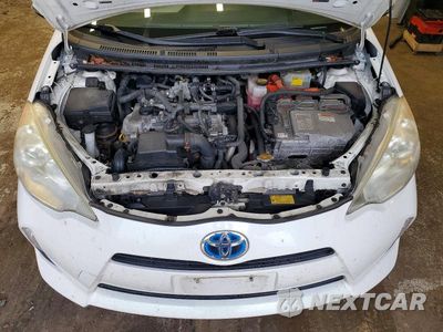 Zdjęcie 11 z 12 samochodu: 2012 TOYOTA PRIUS C TWO VIN:JTDKDTB33C1502540 - miniatura