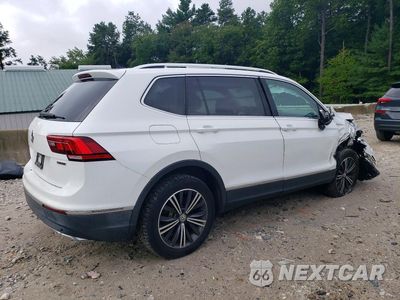 Trzecie zdjęcie samochodu z tyłu: 2019 VOLKSWAGEN TIGUAN SE VIN:3VV2B7AX2KM073329 - miniatura