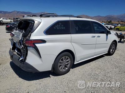 Trzecie zdjęcie samochodu z tyłu: 2022 TOYOTA SIENNA XLE VIN:5TDYRKEC2NS092398 - miniatura