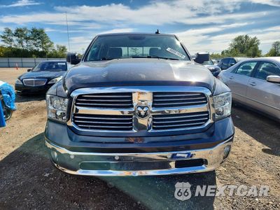 Piąte zdjęcie samochodu w środku: 2018 RAM 1500 SLT VIN:3C6RR7LG5JG203369 - miniatura