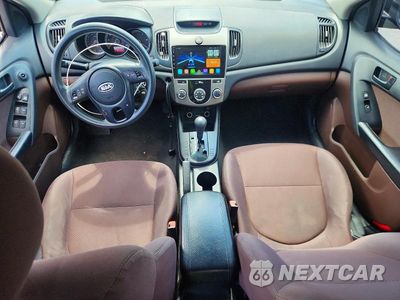 Zdjęcie 8 z 12 samochodu: 2010 KIA FORTE EX VIN:KNAFU4A20A5128858 - miniatura