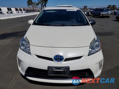 Piąte zdjęcie samochodu w środku: 2015 TOYOTA PRIUS TWO VIN:JTDKN3DU4F0469271 - miniatura