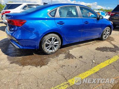 Trzecie zdjęcie samochodu z tyłu: 2023 KIA FORTE LXS VIN:3KPF24AD9PE660892 - miniatura