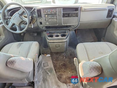 Zdjęcie 8 z 13 samochodu: 2003 GMC SAVANA G3500 VIN:1GJHG39U731227666 - miniatura