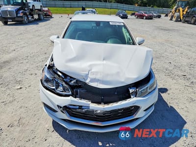 Piąte zdjęcie samochodu w środku: 2018 CHEVROLET CRUZE LT VIN:1G1BE5SMXJ7221405 - miniatura