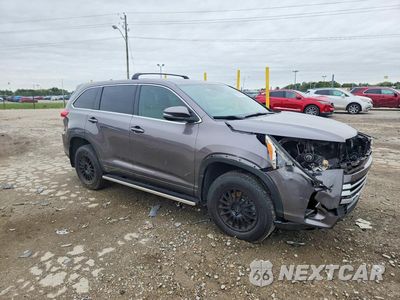 Czwarte zdjęcie samochodu z boku: 2017 TOYOTA HIGHLANDER LE PLUS VIN:5TDBZRFH5HS418353 - miniatura